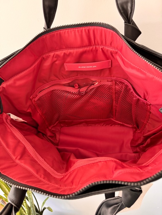 NWT Lululemon Athletica Everything Bag Black Tote Bag | PLWB - Picture 6 of 17